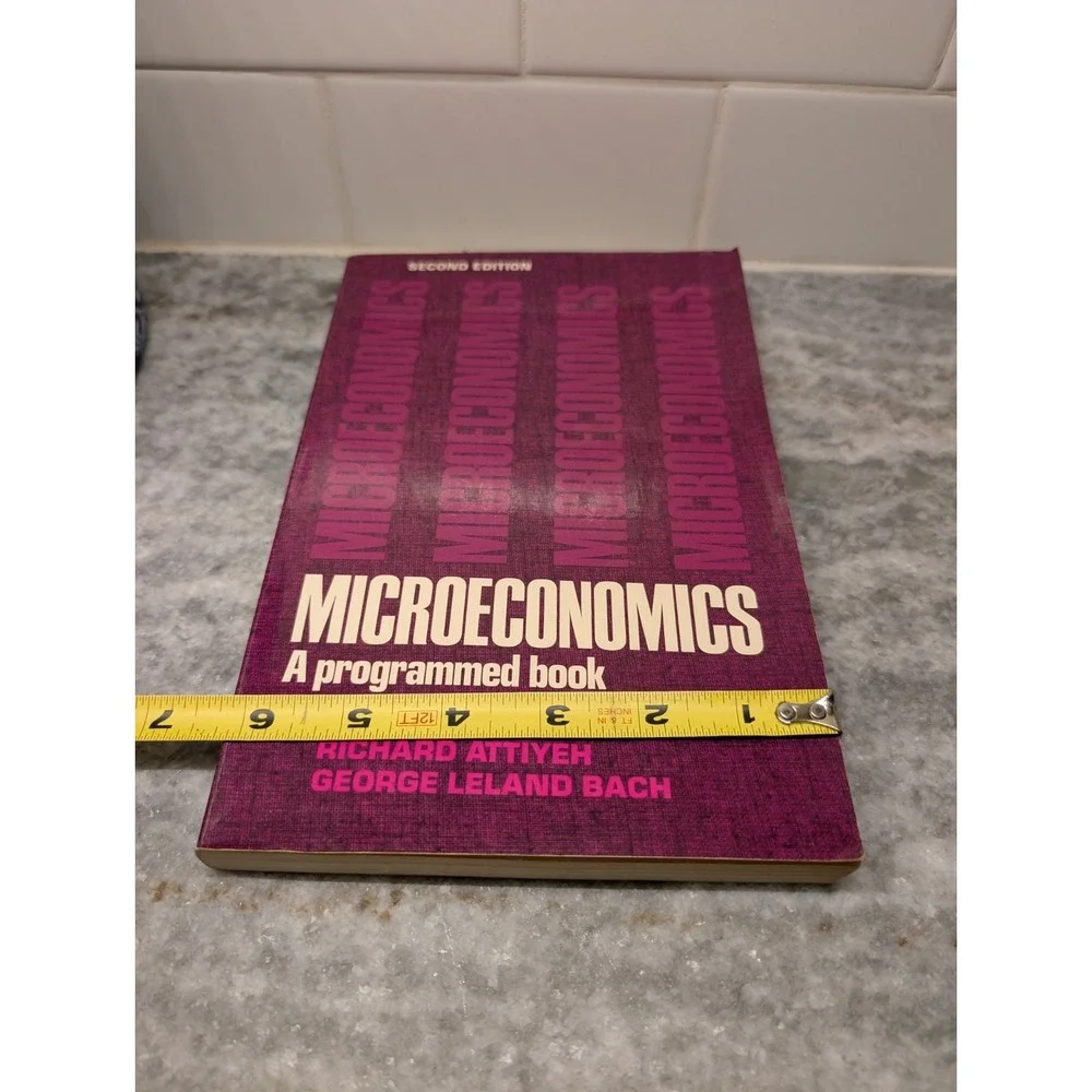 MACROECONOMICS:‎ A PROGRAMMED BOOK Prentice Hall 2nd Edition